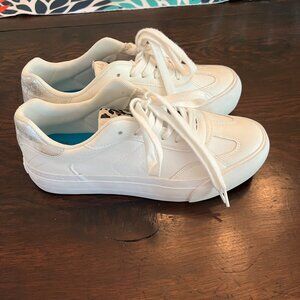 Women's White Blowfish Malibu Sneakers-Size-9
